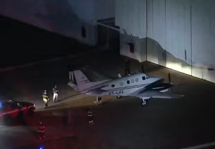 Avião de pequeno porte faz pouso seguro em Jundiaí após falha no trem de pouso