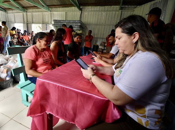 Famílias da comunidade Bom Sossego no rio Azul são beneficiadas com peças de Vestuário Social pelo governo do Acre