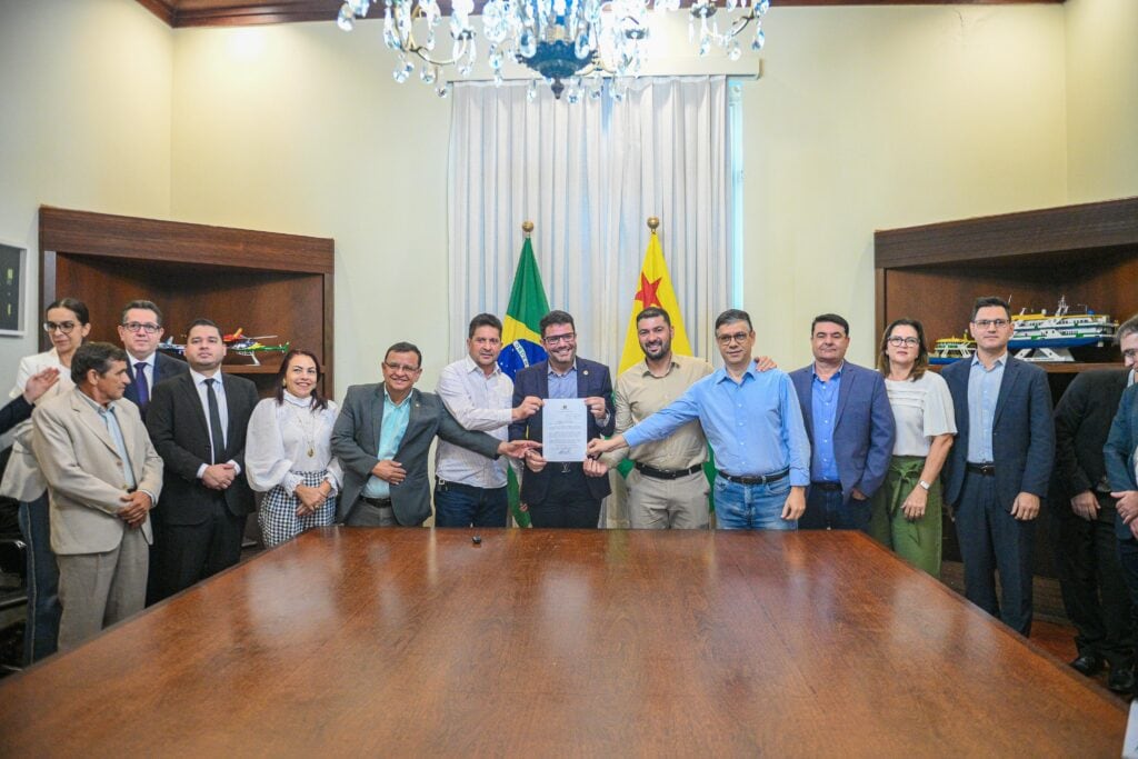Governador Gladson Camelí sanciona lei que institui o Dia Estadual de Valorização do Sesc e Senac no Acre