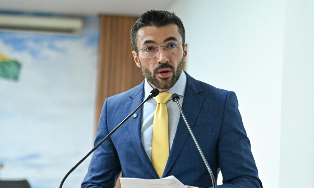 Vereador Zé Lopes propõe desconto no salário de colegas que faltam às sessões da Câmara sem justificativa