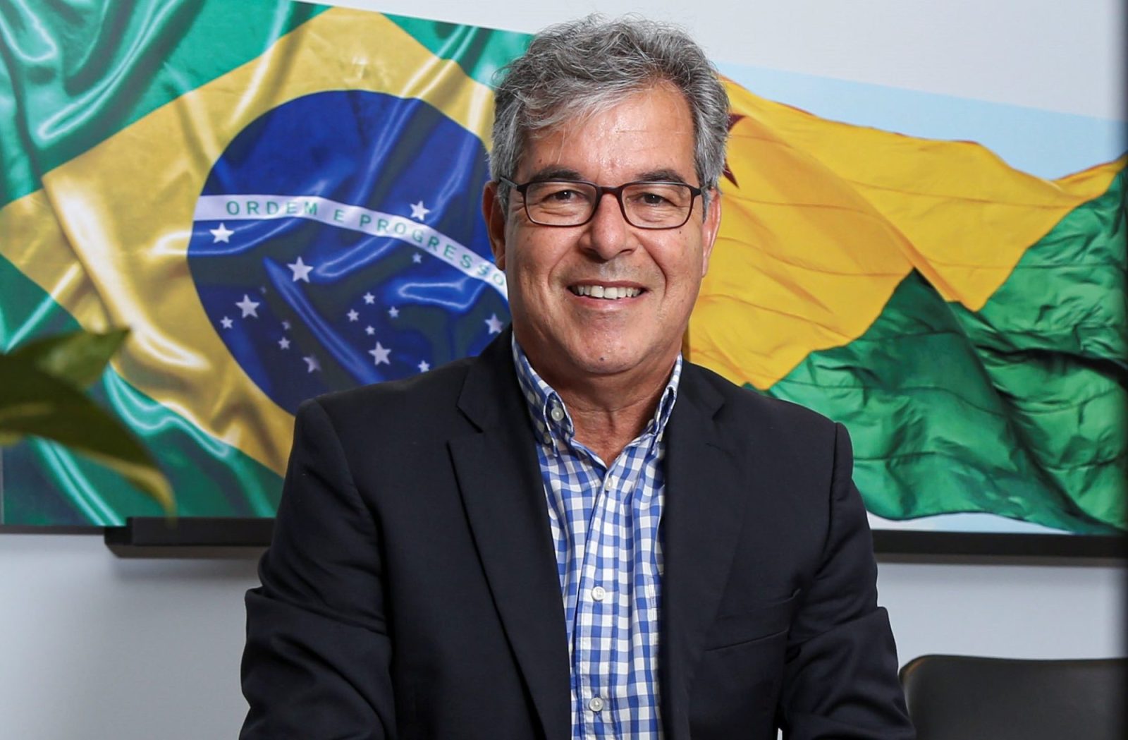 Jorge Viana recebe mais de R$ 140 mil por mês somando salários, aposentadorias e pensão
