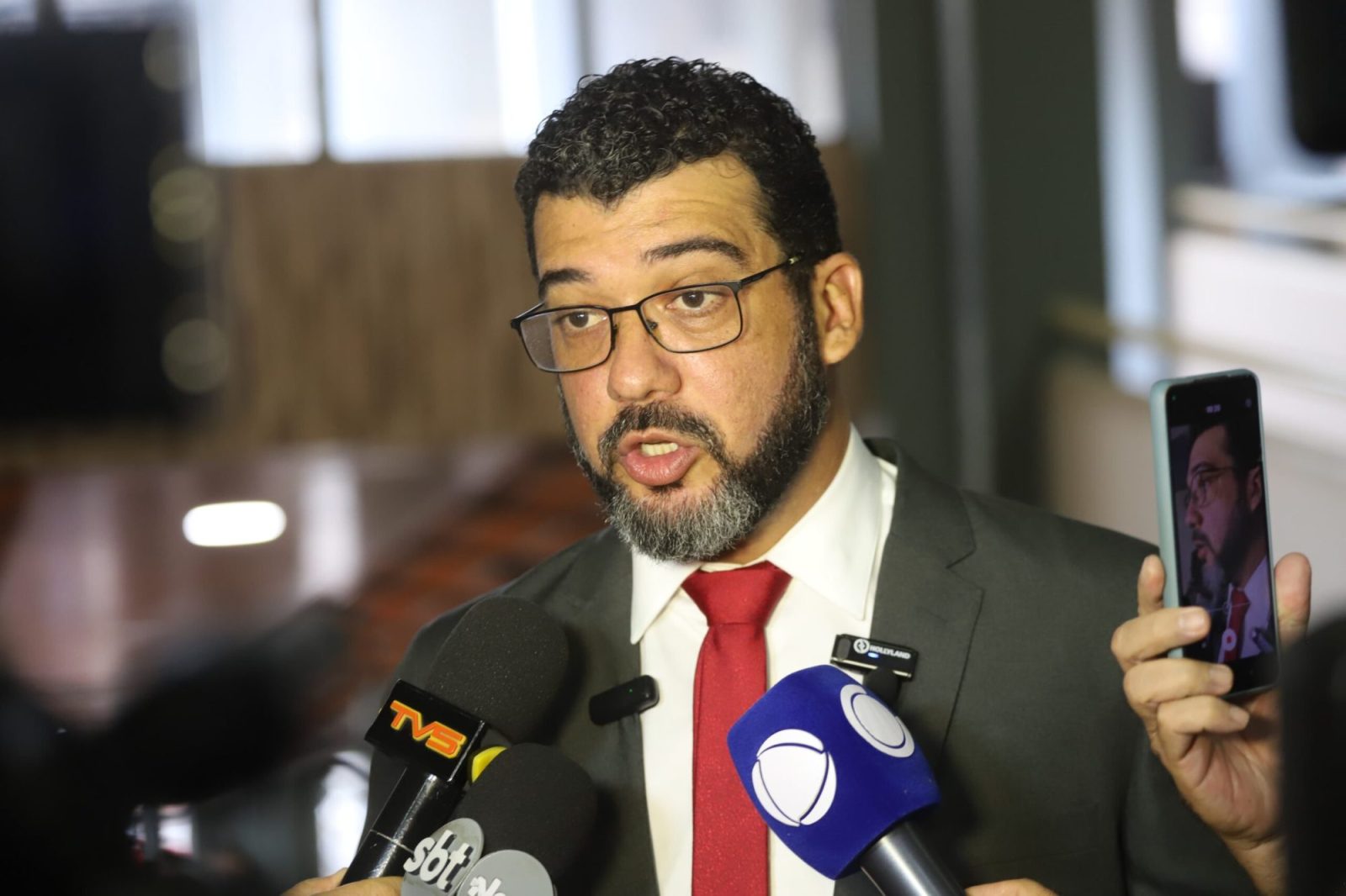 Na Câmara, vereador André Kamai critica gestão Bocalom e defende trabalhadores da Educação que seguem em greve