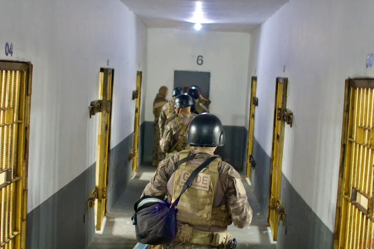 Governo divulga nomes de detentos que fugiram do presídio de Rio Branco; buscas seguem com apoio aéreo