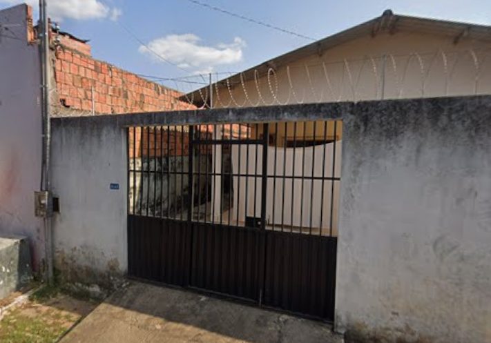 Mulher mata o próprio irmão com várias facadas no peito durante briga em casa no Tucumã, em Rio Branco