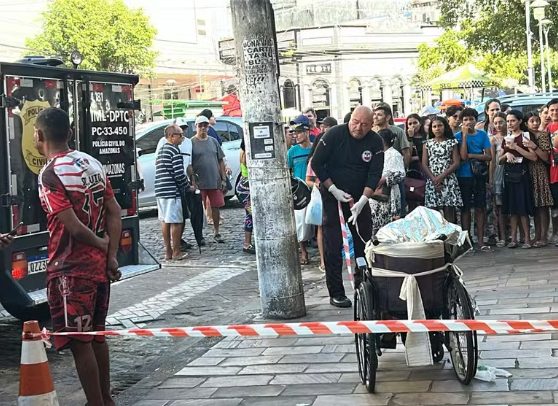 Novo caso Tio Paulo: homem é preso após empurrar corpo do avô morto em cadeira de rodas pelas ruas
