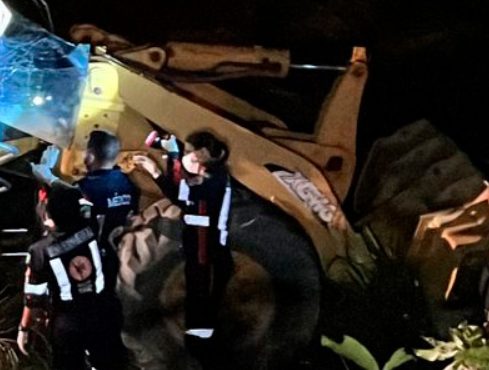 Operador morre após escavadeira capotar durante obra na BR-364