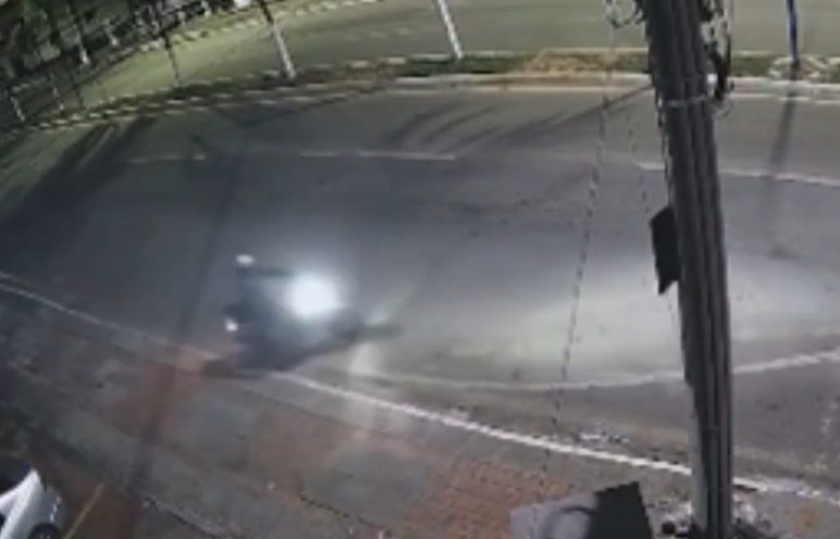 Vídeo flagra dupla furtando moto na Avenida Ceará, em Rio Branco