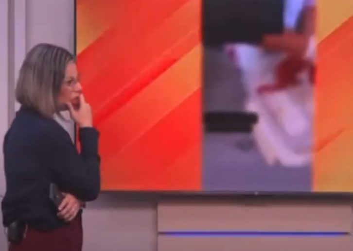 Caso de bebê queimada em hospital exibido no ‘Povo na TV’ faz apresentadora Chrisna Lima se emocionar