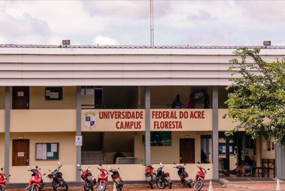 Por falta de transporte escolar, alunos do interior do Acre gastam cerca de R$ 350 por mês para estudar na UFAC