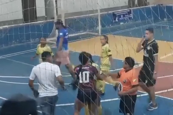 Campeonato de futsal entre “Divas” e “Amigas” termina em pancadaria e treinador expulso no Quinari