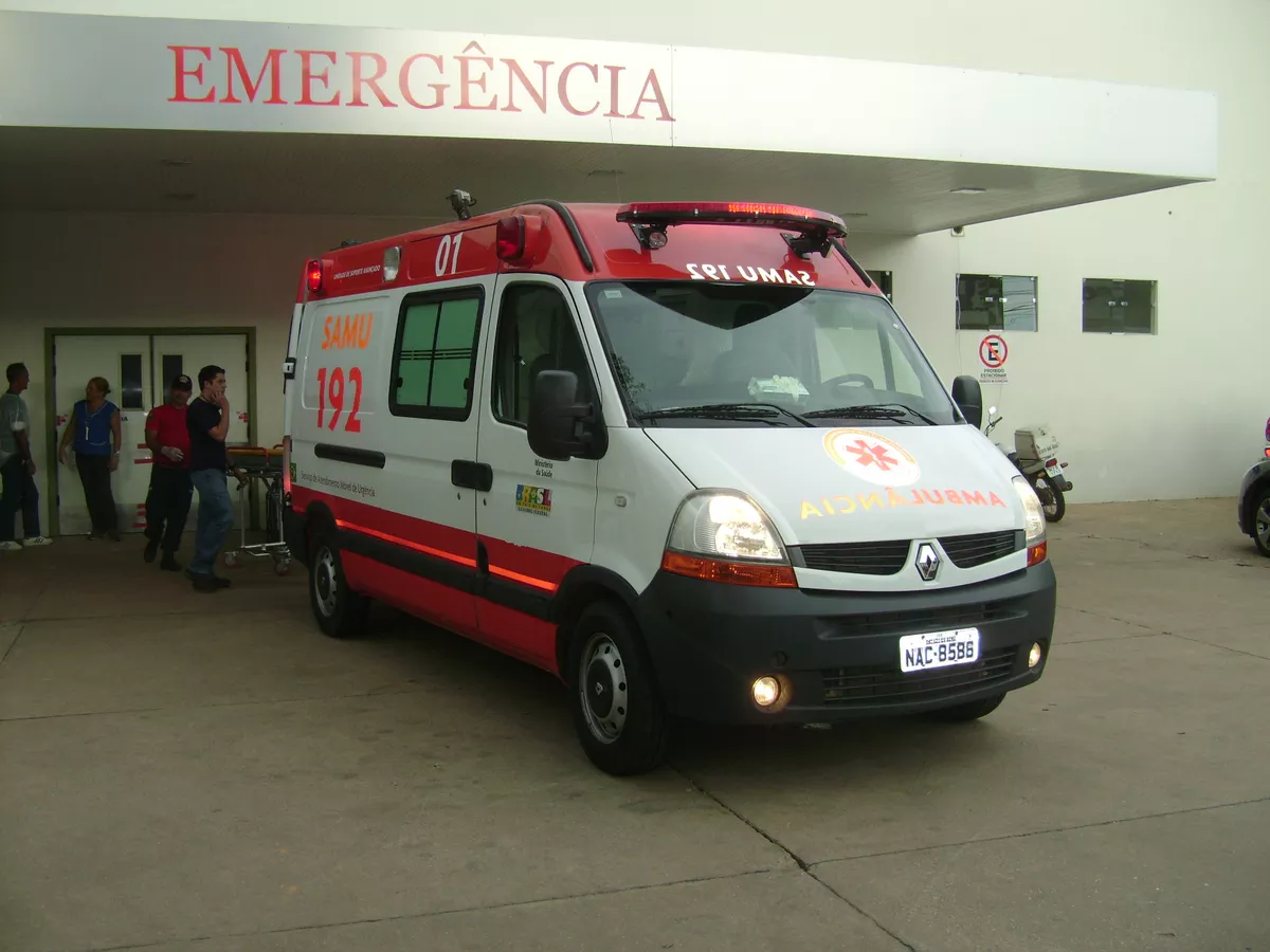 Adolescente é atropelada por caminhão da Ronsy no Quinari e família pede ajuda para tratamento em Rio Branco