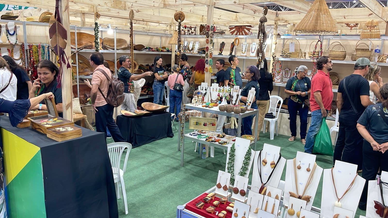 Artesãos do Acre geram mais de R$ 400 mil em volume de negócios durante Feira de Artesanato, em Olinda