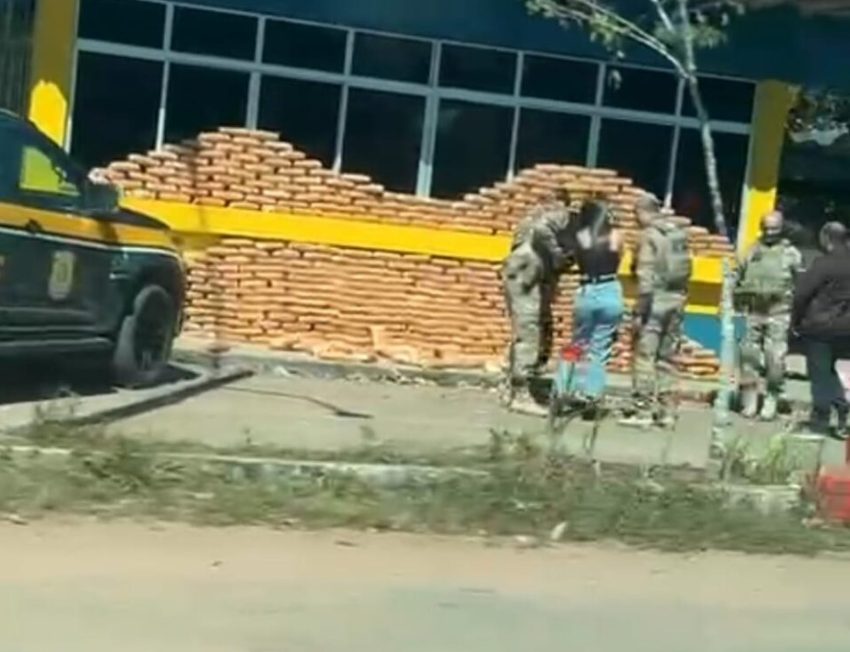 PRF realiza maior apreensão de skunk da história no Acre; droga estava escondida em veículo na BR-364