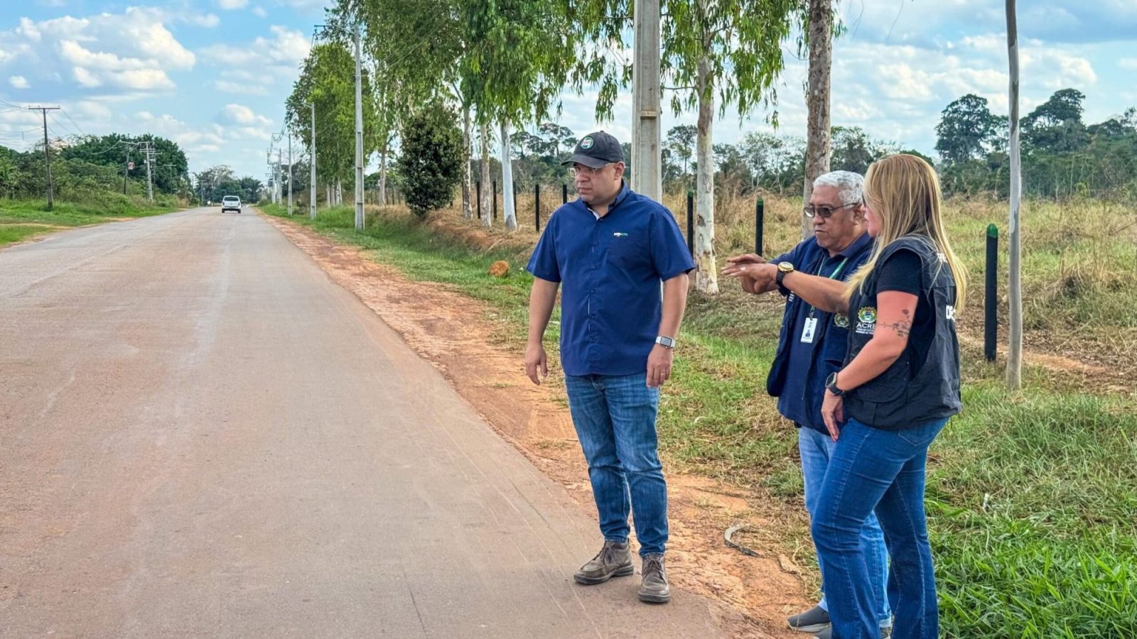 Deracre vistoria obras de alargamento e recuperação na AC-10, entre Rio Branco e Porto Acre