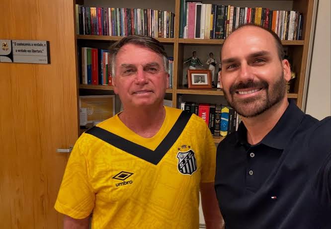 Eduardo Bolsonaro mente ao dizer que não haverá eleições em 2026 após tornozeleira imposta ao pai