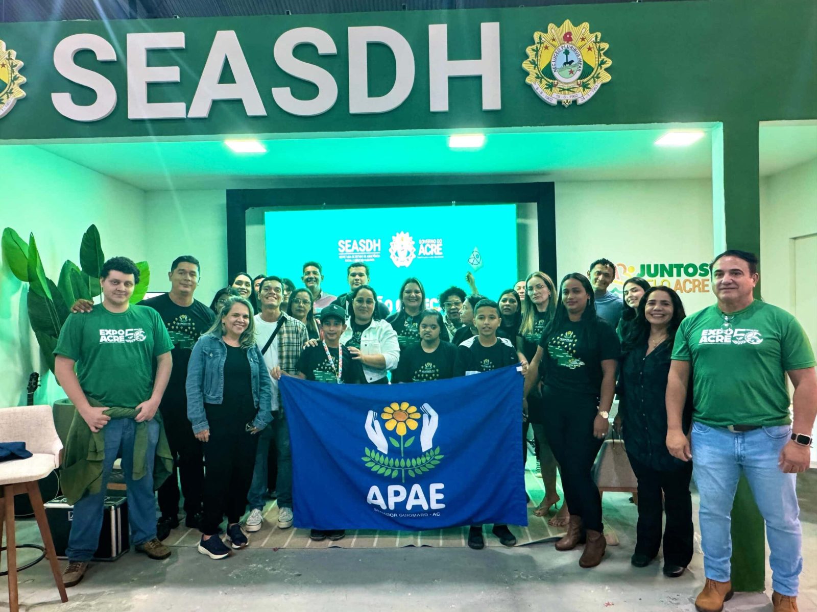 Apae faz apresentações de arte e robótica no estande da SEASDH na Expoacre