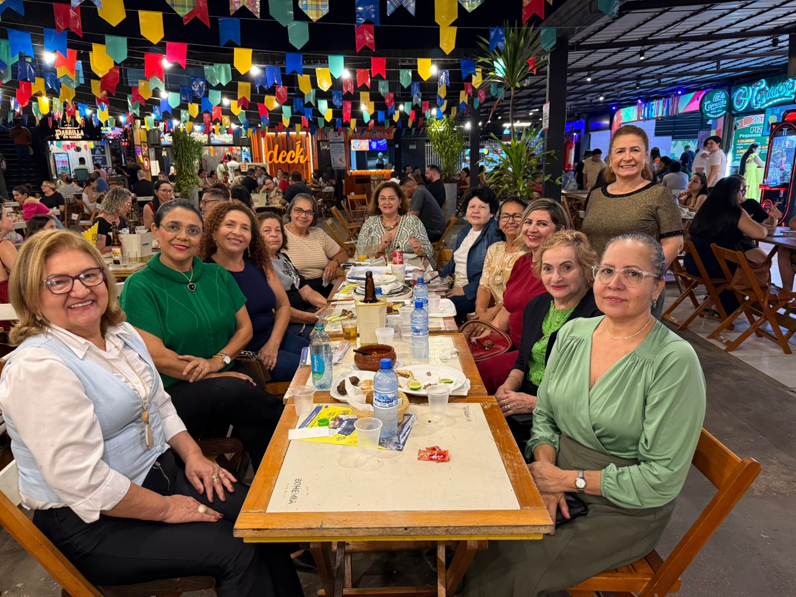 Sicredi inaugura Palco Cultural em praça de alimentação e incentiva apoio à cultura local