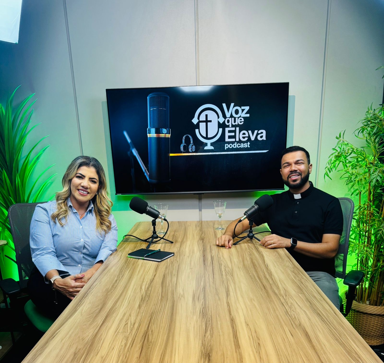 Publicitária Irineia Barbosa lança novo podcast ‘Voz que Eleva’ com participação especial do Frei Renan