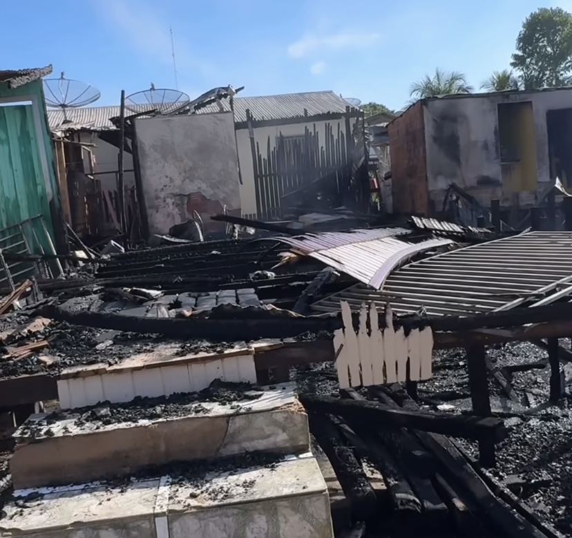 Famílias que perderam casas em incêndio de grandes proporções em Tarauacá pedem ajuda para recomeçar