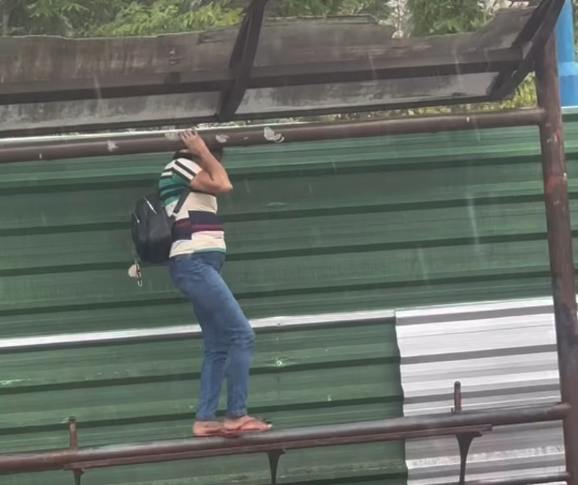 Ponto de ônibus danificado no Centro expõe descaso da gestão Bocalom com usuários do transporte coletivo