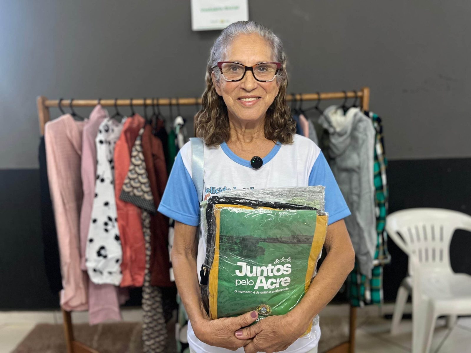 Juntos Pelo Acre entrega 3 mil peças de roupas do Vestuário Social para mulheres em Xapuri