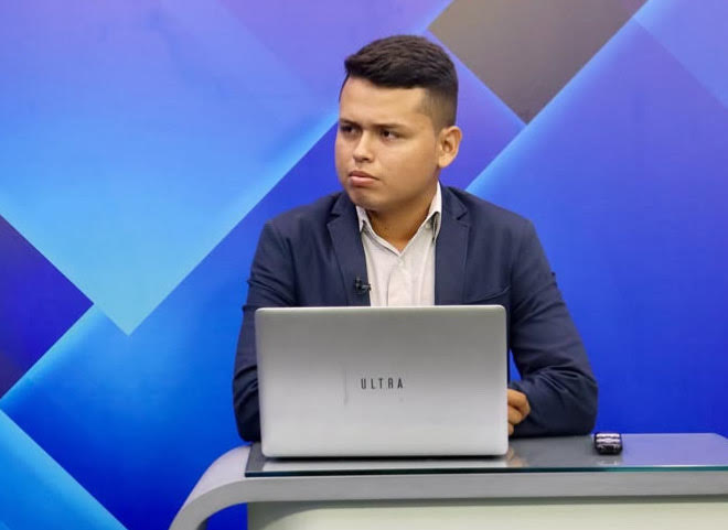 Jovem repórter reage a estímulos na UTI após grave acidente e irmão emociona com pedido de oração