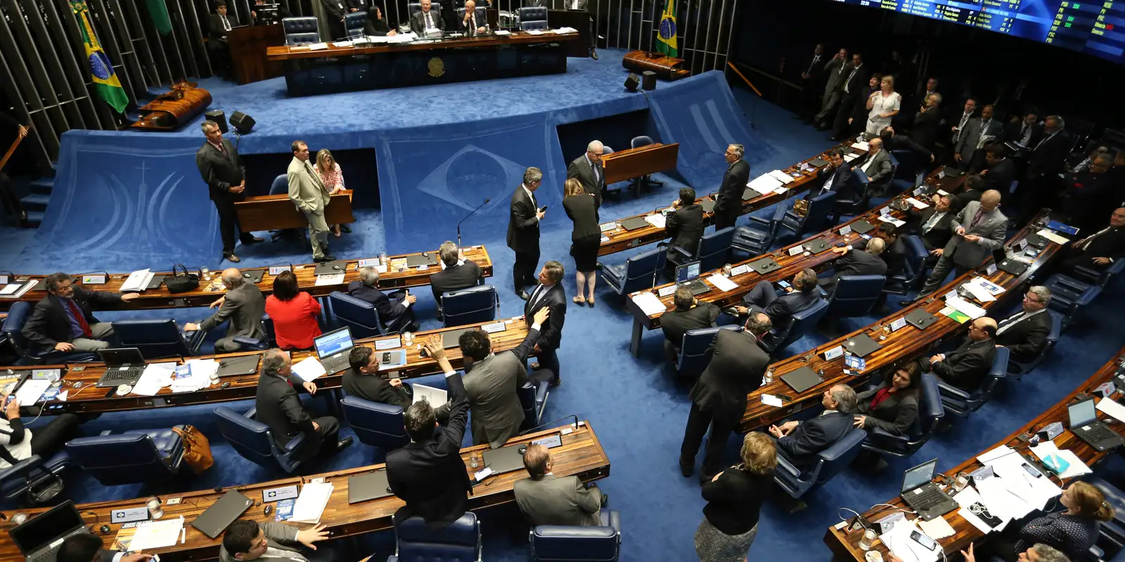 Em votação unânime, CCJ do Senado rejeita e enterra PEC da Blindagem