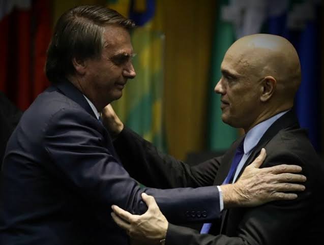 Moraes vota por condenar Bolsonaro e acrescenta liderança de organização criminosa