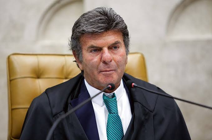 Fux vota por anulação de processo contra Bolsonaro e alega incompetência do STF