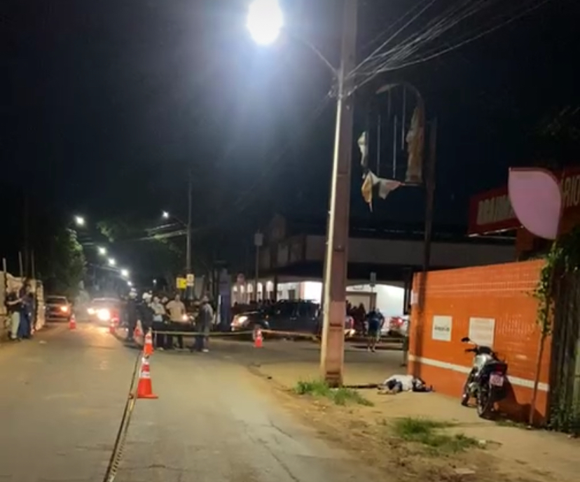Jovem motociclista morre após bater em poste no bairro Quinze, em Rio Branco