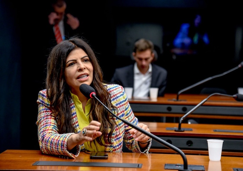 Deputada Antônia Lúcia propõe regras para coibir notícias falsas em plataformas digitais