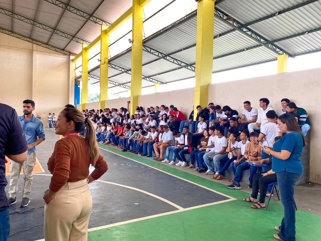 Mais de 300 alunos de Guajará recebem orientações sobre saúde mental em ação da Afya