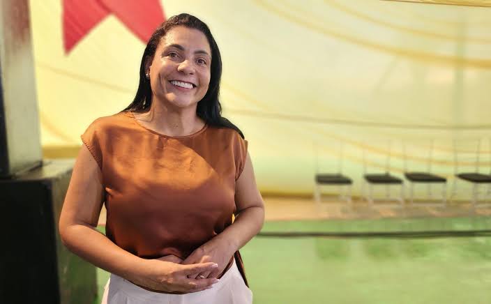 Educação esquecida, poder garantido: a estratégia de políticos como Rosana Gomes, prefeita do Quinari
