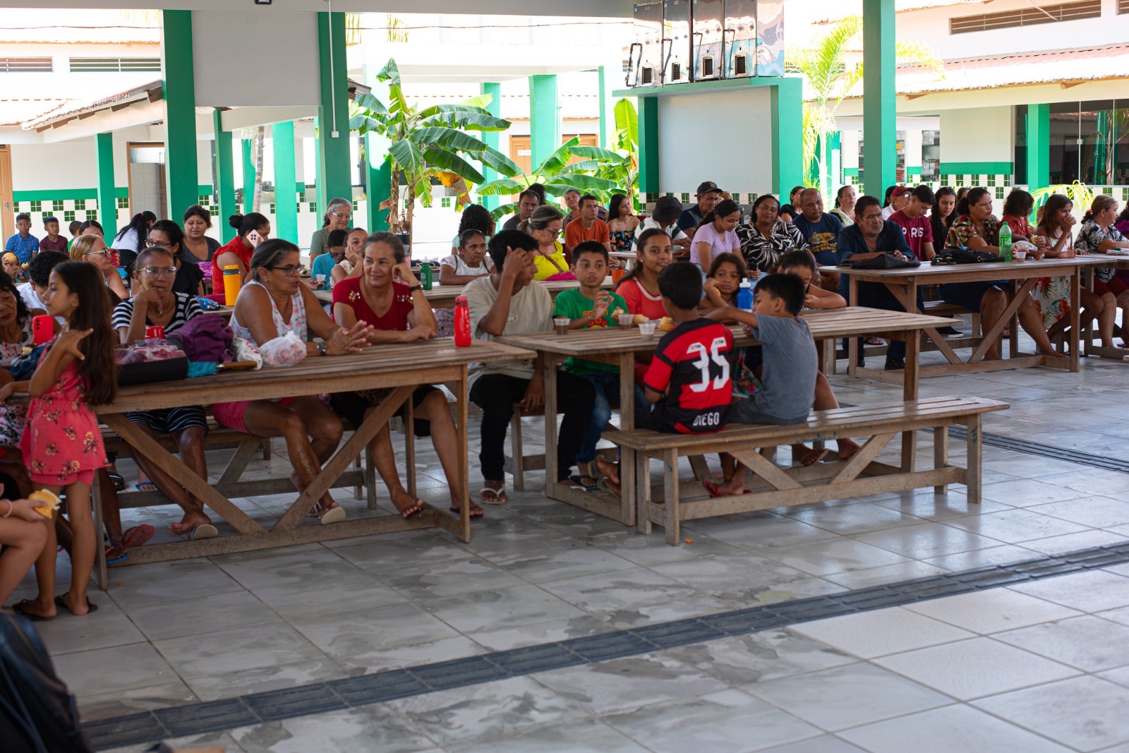 Floresta Gourmet celebra 12 anos com ação social no conjunto habitacional Cidade do Povo