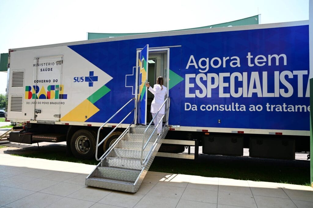 Com o apoio do governo, carreta do programa Agora Tem Especialistas realiza atendimentos em Rio Branco
