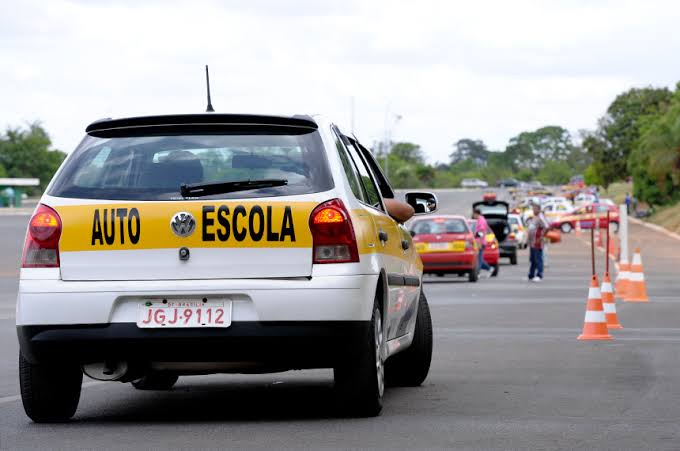 Lula autoriza fim da obrigatoriedade de autoescola para tirar CNH em medida que promete reduzir custos