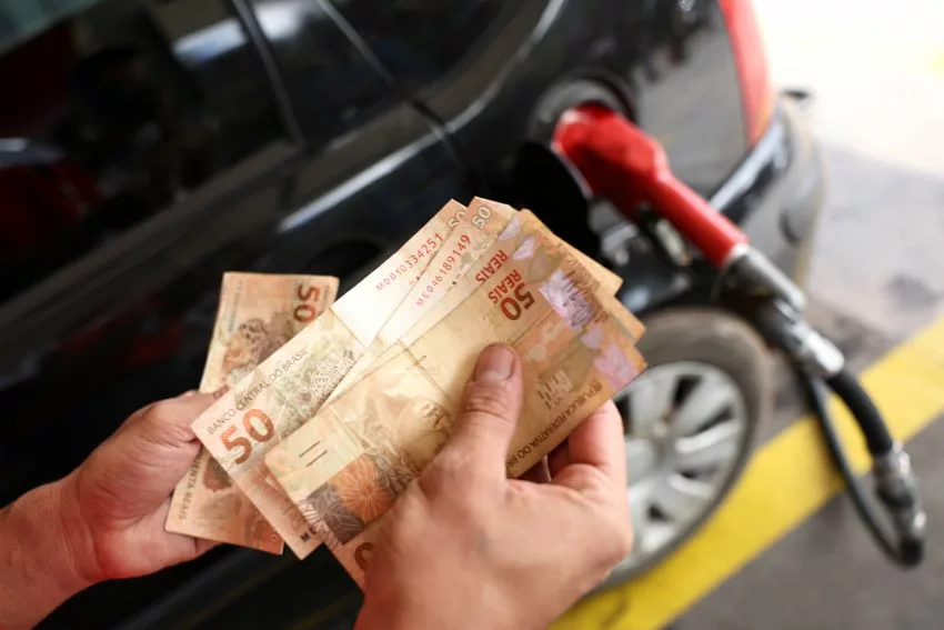 Acre continua tendo a gasolina mais cara do Brasil com litro chegando a R$ 7,40