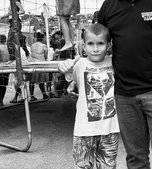 Criança com autismo morre após ser atropelada por motocicleta em Cruzeiro do Sul