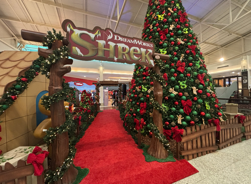 A magia do Natal toma conta do Via Verde Shopping com Papai Noel e parque temático do universo Shrek natalino