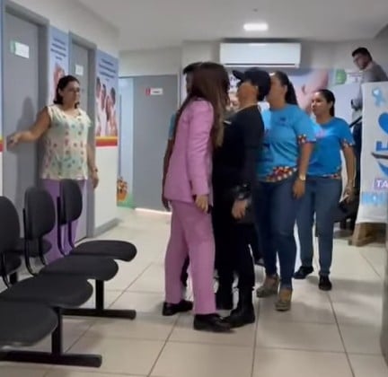 Antônia Lúcia esclarece que confusão na Câmara de cidade do AM iniciou após ela ser cuspida por servidora