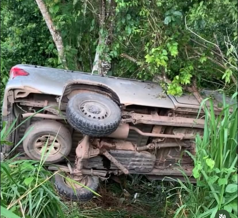 Caminhonete capota no Km 45 da BR-364 e deixa motorista gravemente ferido