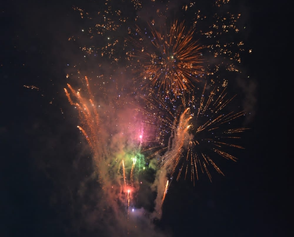 Prefeitura de Rio Branco descumpre lei e estoura fogos com barulho na inauguração de luzes de Bocalom