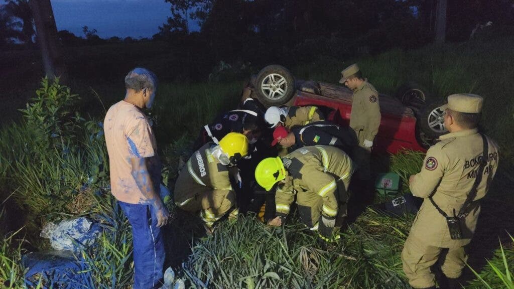 PRF tenta intimidar imprensa durante cobertura de capotamento na BR-364 em Rio Branco