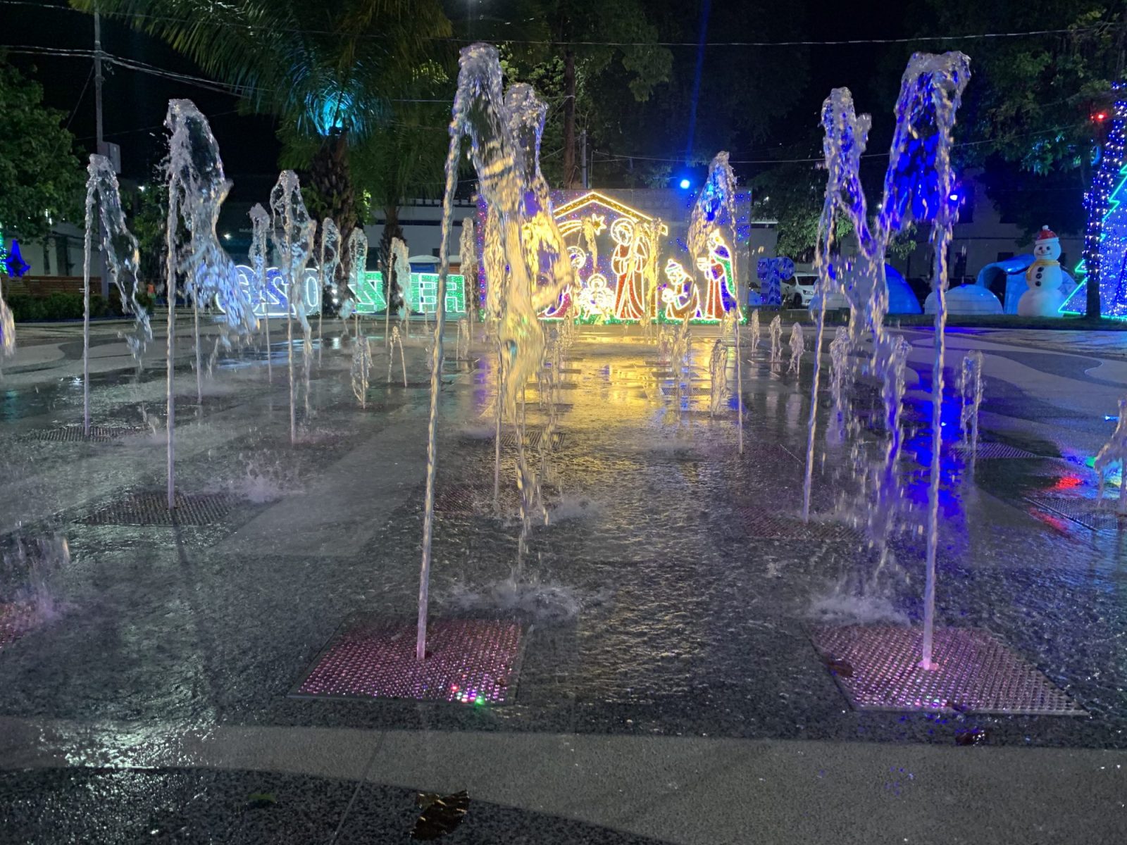 Enquanto cidade enfrenta novo desabastecimento, prefeitura de Rio Branco volta a desperdiçar água em fonte