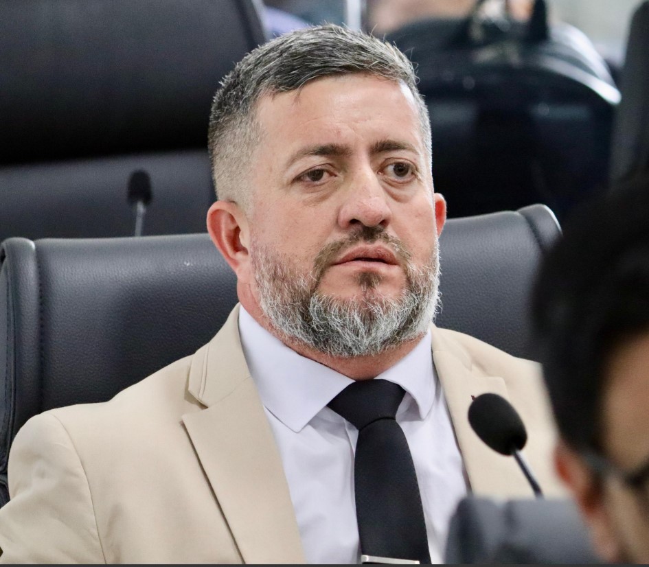 Vereador defende privatização de espaços públicos e leva invertida de internauta: “Concordo, não temos prefeito e os vereadores são comprados”
