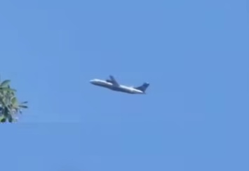 O que está por trás do avião que parece ter “congelado” no ar em Joinville