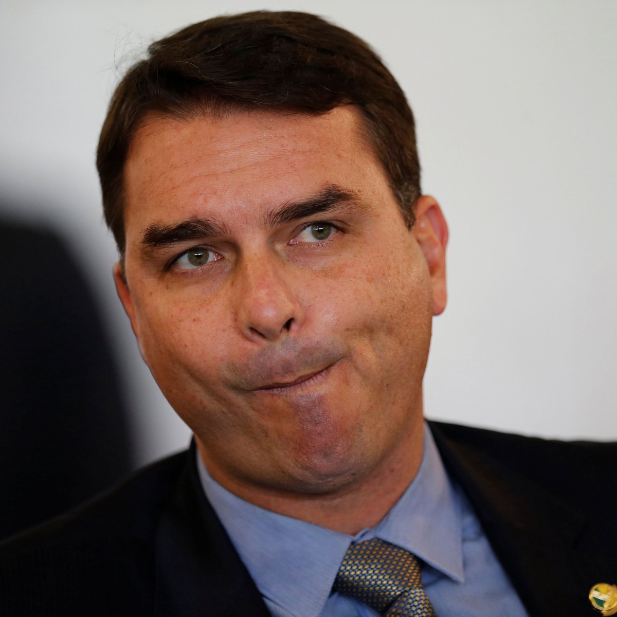 SBT cancela participação de Flávio Bolsonaro no programa do Ratinho