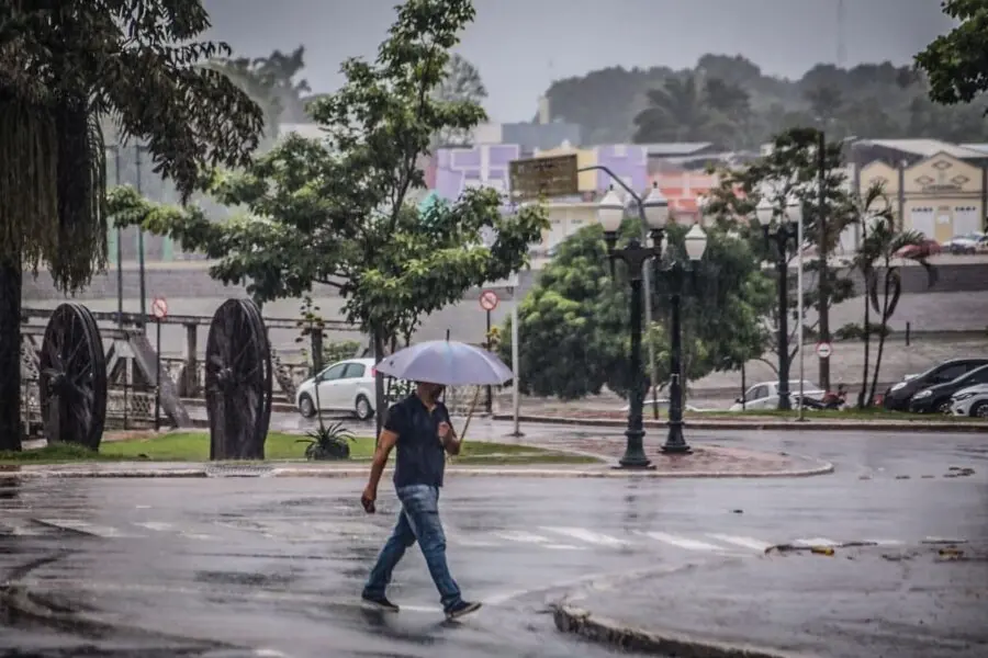 Última onda polar do ano traz chuva forte e temperaturas mais baixas ao Acre nesta semana
