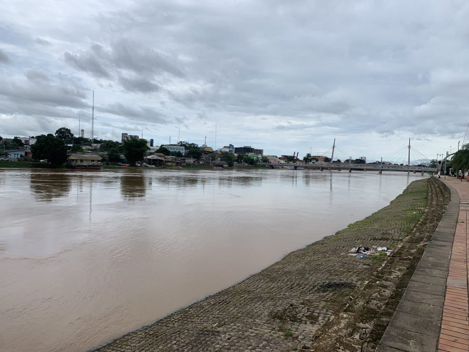 Nível do Rio Acre apresenta redução, mas segue acima da cota de transbordamento em Rio Branco