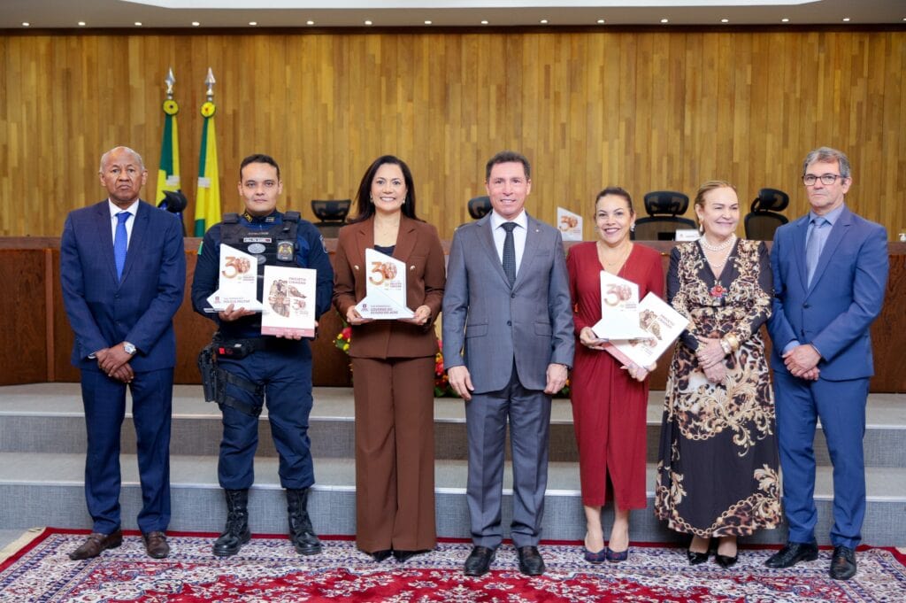 Mailza recebe reconhecimento pela parceria do governo e da SEASDH nos 30 anos do Projeto Cidadão